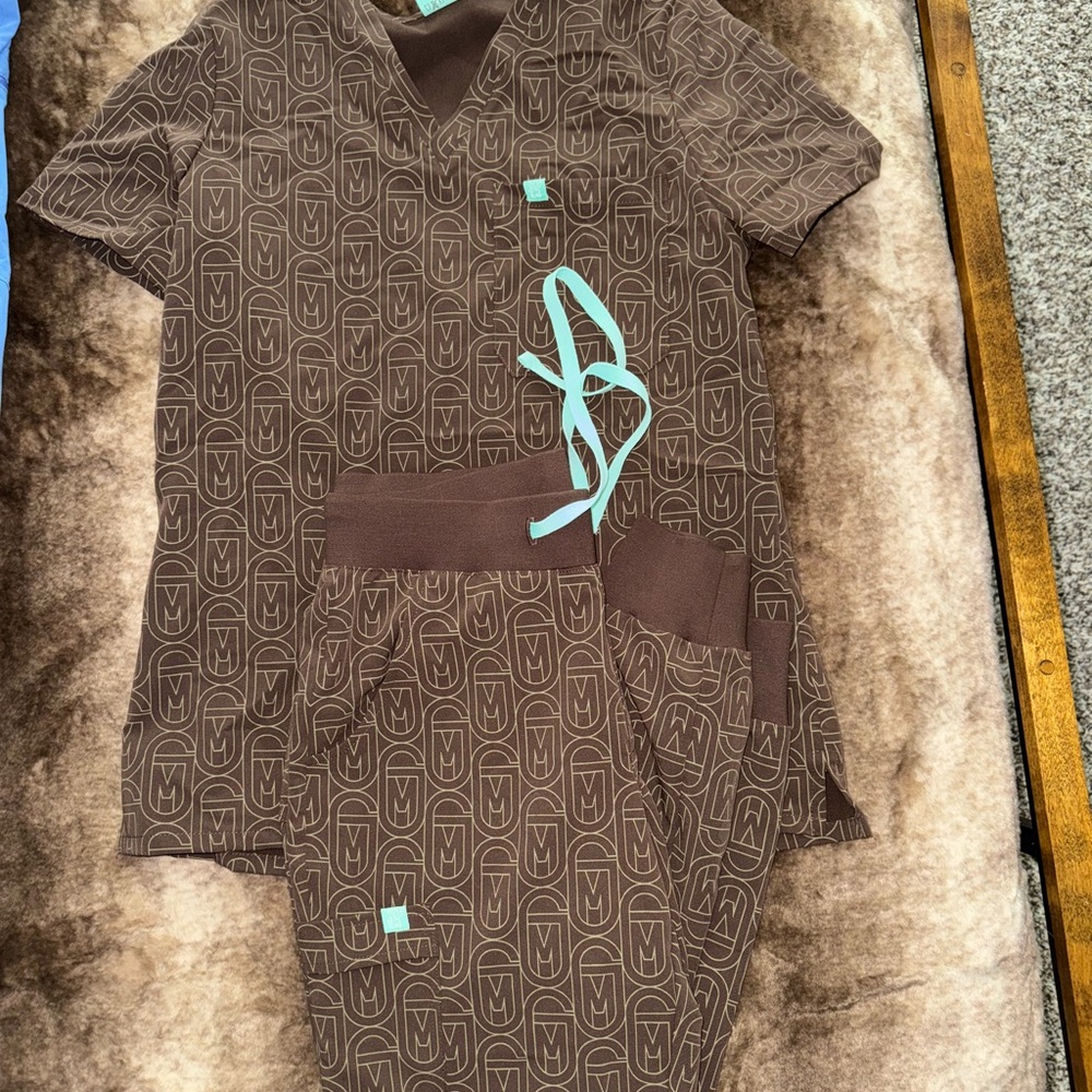 Scrubs set